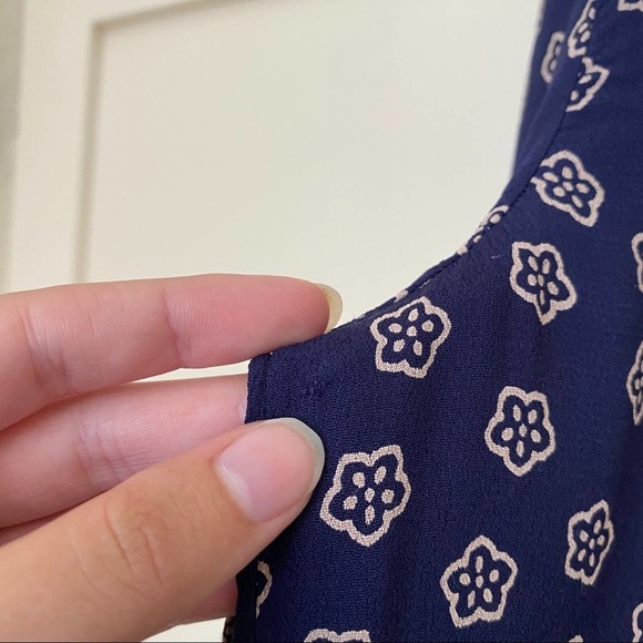 Reformation Floral V Neck Navy Blouse XS - Picture 5 of 6